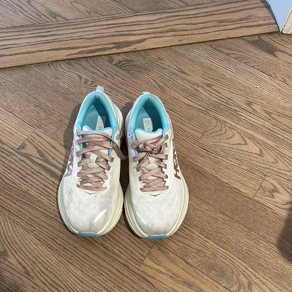 Women’s Hoka Bondi 8s size 8B